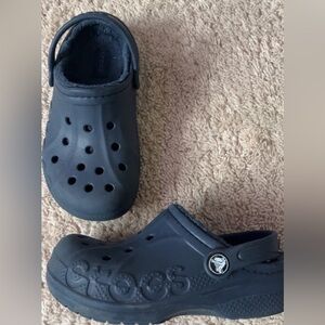 kids fuzzy crocs blue